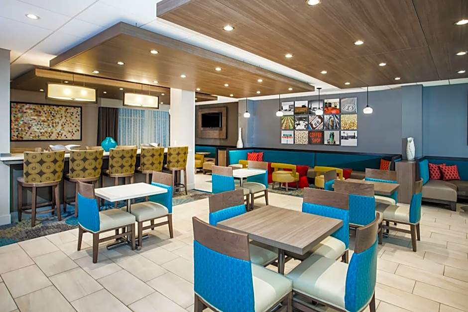 Holiday Inn Express & Suites Litchfield By IHG