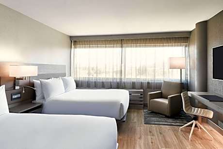 Queen Room with City View
