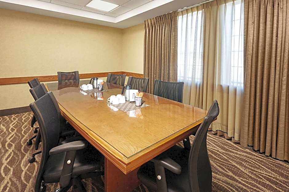 Howard Johnson Hotel Madison – Madison, WI