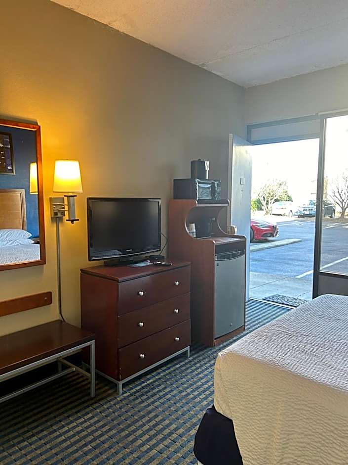 Days Inn by Wyndham Virginia Beach At The Beach