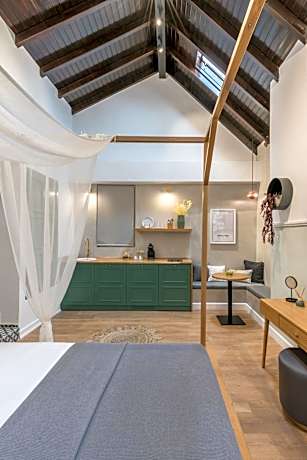 Studio with Spa Bath