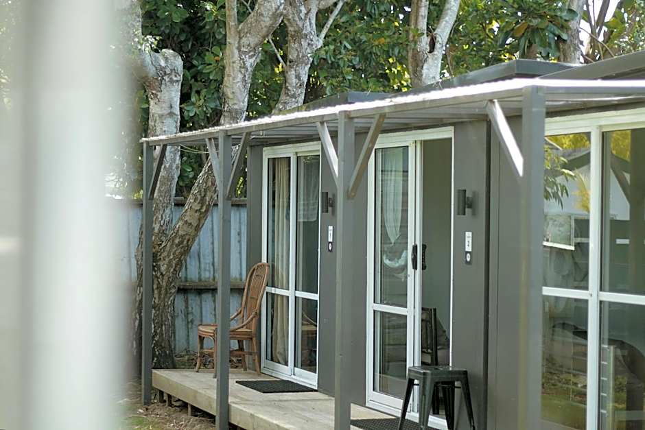 Hugo & Carters Backpackers & Motel