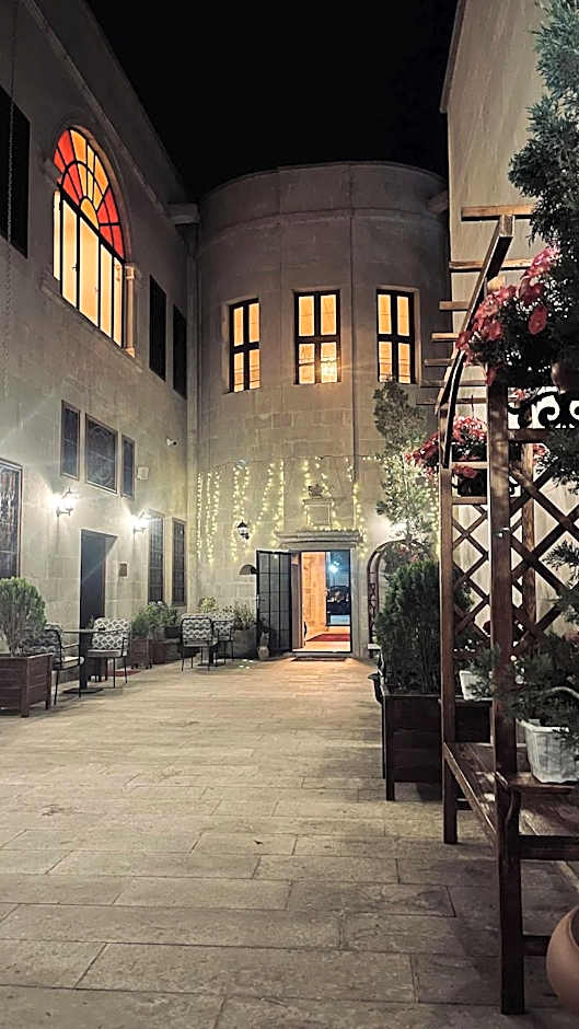 Four Mansions Hotel
