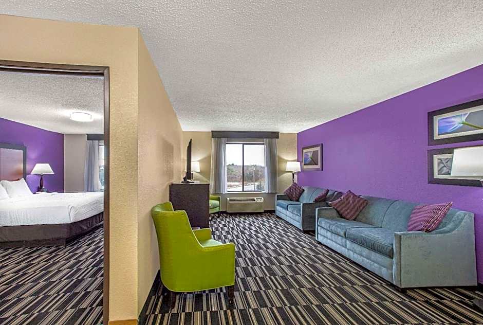 La Quinta Inn & Suites by Wyndham Norwich-Plainfield-Casino