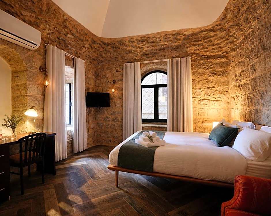 Petrakis Inn