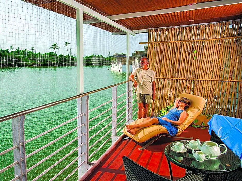 Aquatic Island by Poppys, Cochin