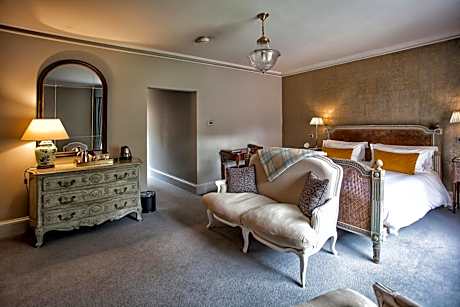 Grays Court Hotel
