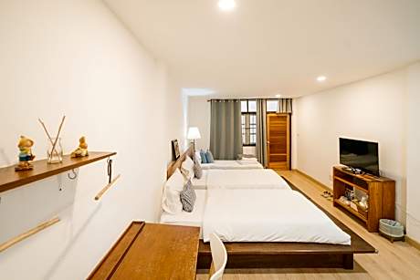 Standard Twin Beds Room