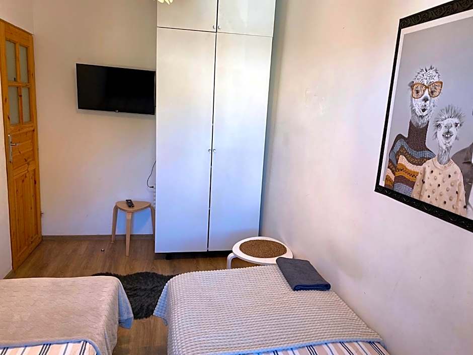 Lemuria Hostel Szkolna centrum