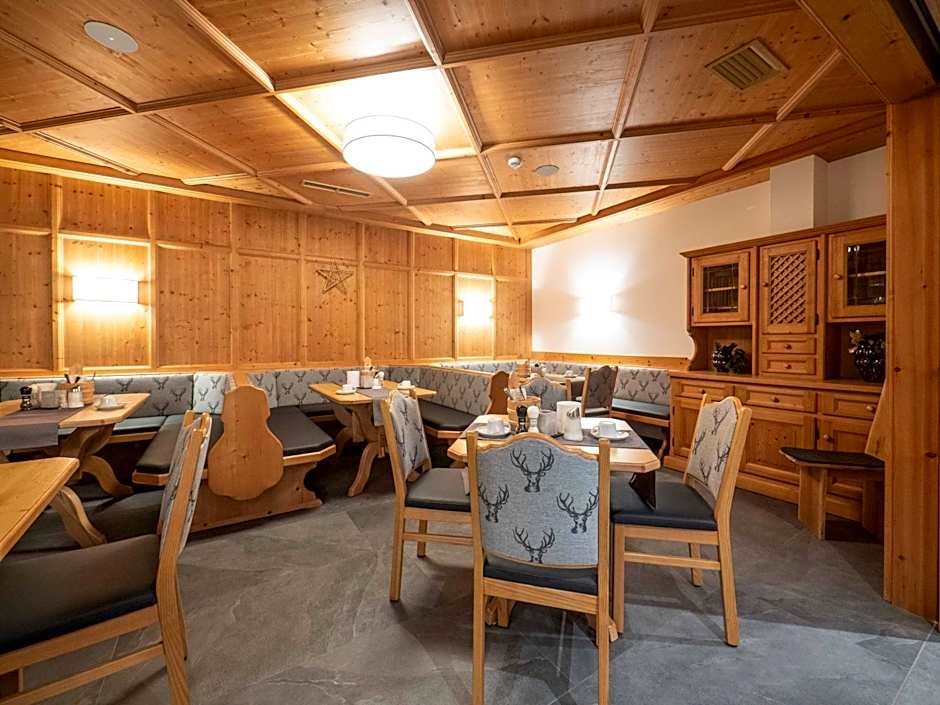 Hotel & Apart Central