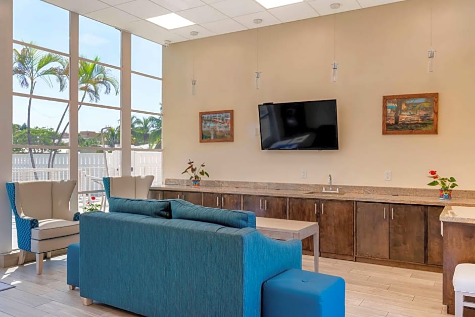 Downtown Hollywood Gardens Inn & Suites