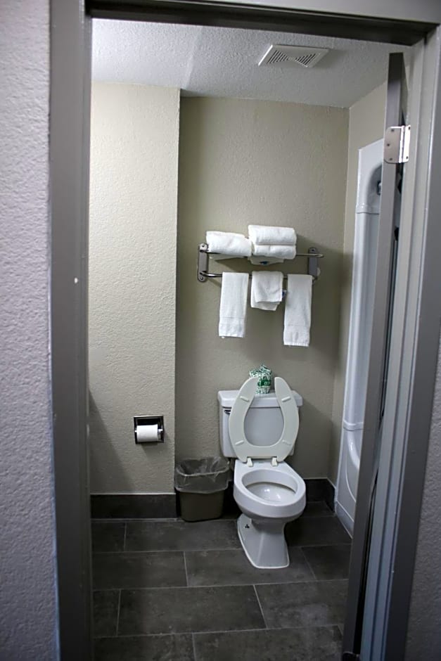 Days Inn by Wyndham Waco University Area