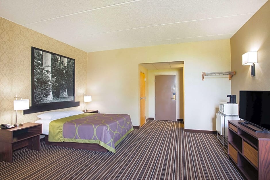 Photo 1 of 2 of 1 Queen Bed Suite