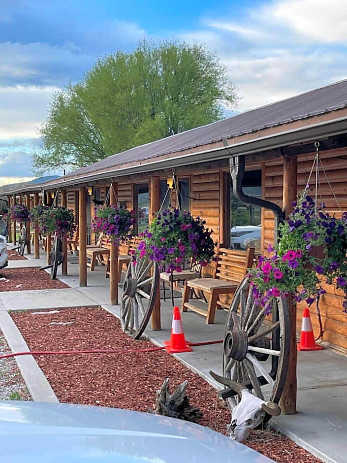 Sportsman Lodge Melrose MT