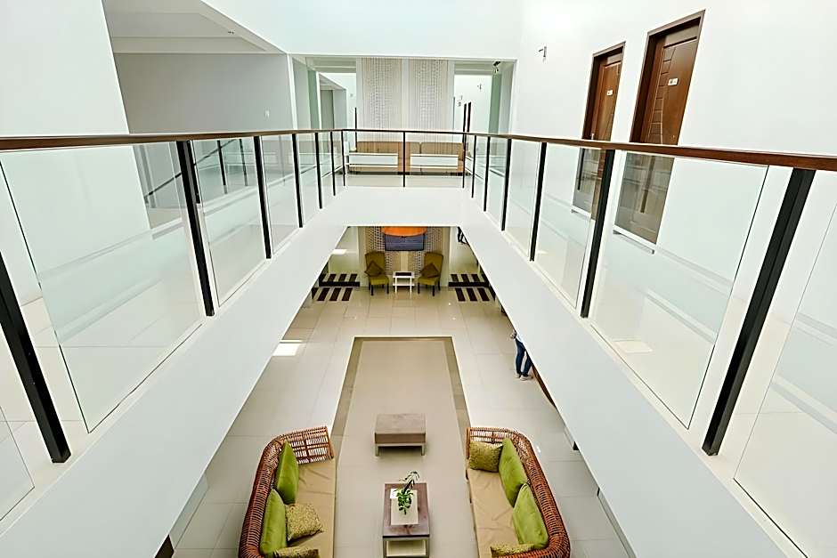 Holiday Suites Business District - Formerly Empire Suites Hotel