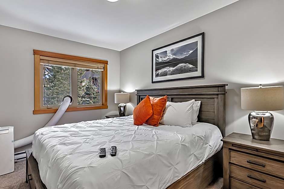 Suites with Pool & Hot tubs managed by Little Sister Getaways