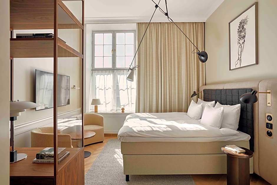 Photo 1 of 5 of Deluxe 1 King Bed