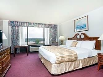 Ramada Hotel & Conf Center by Wyndham Augusta Downtown