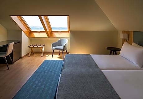 Standard Twin Room with Sea View