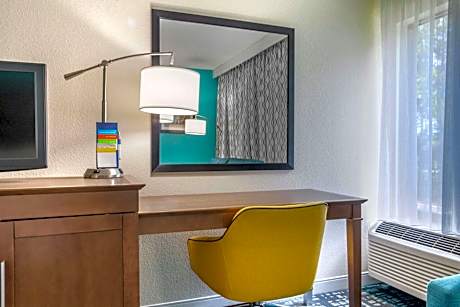 King Room with Sofa Bed and Study - Non-Smoking