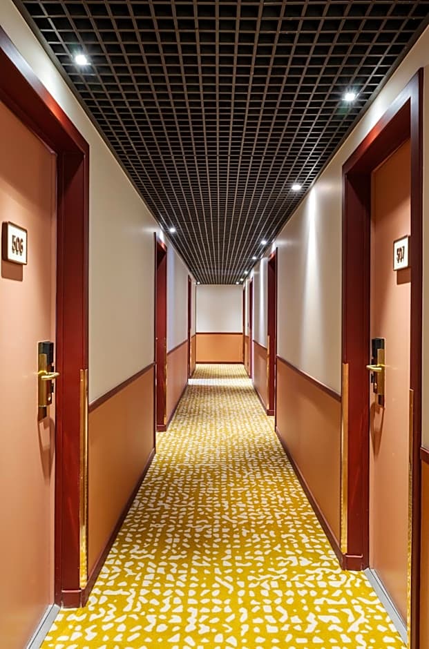 Hôtel Charlemagne by Happyculture