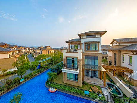 Baodun Lake Hushan Hot Spring Resort