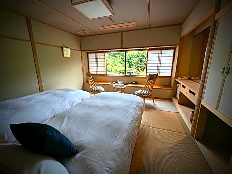 Japanese-Style Standard Room with Beds with Mountain View and Shared Bathroom (Adult Only)