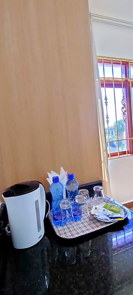 Hays Suites Hotel