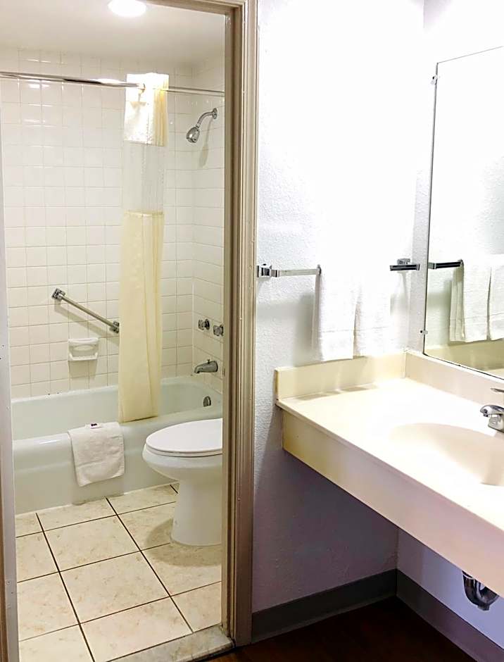 Motel 6-Falls Church, VA - Arlington Boulevard