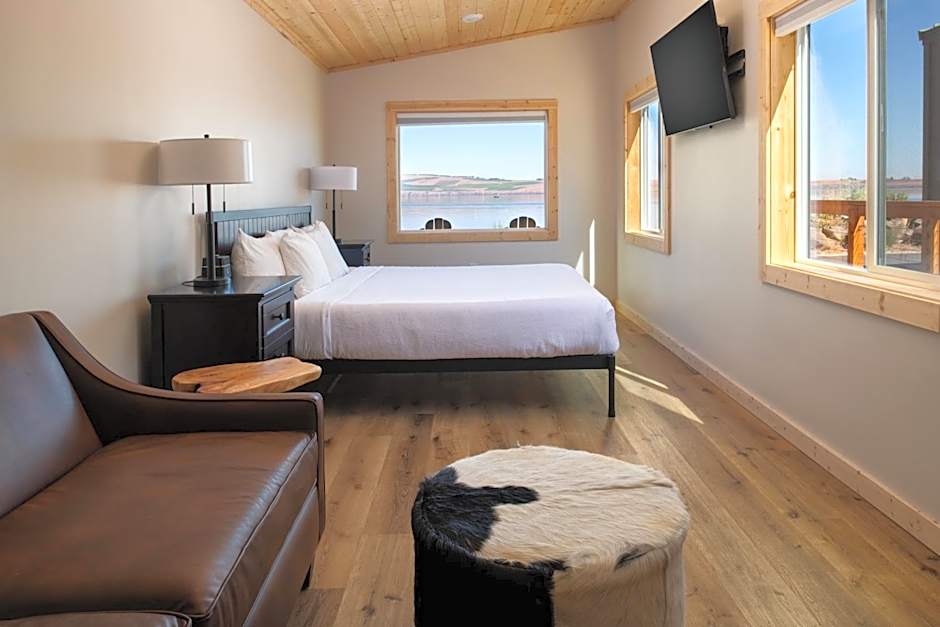 River Lodge and Cabins