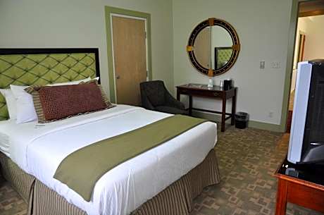 Queen Room - Non-Smoking