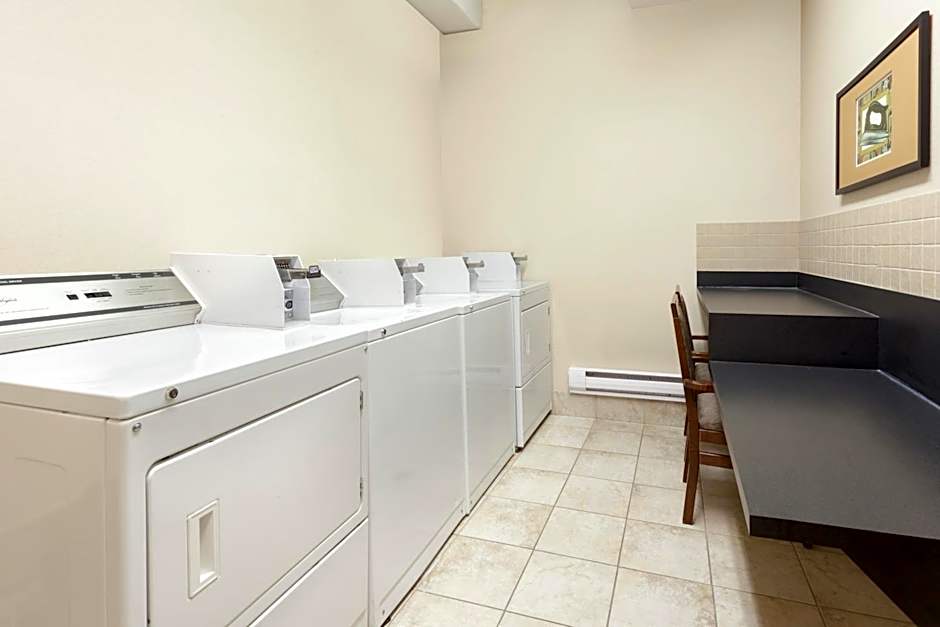 Ramada by Wyndham Weyburn