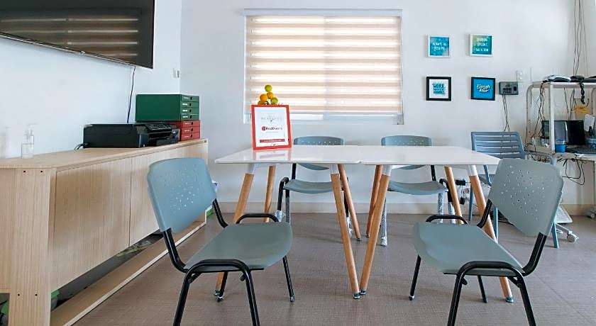 RedDoorz Plus @ Alpina Heights Paranaque