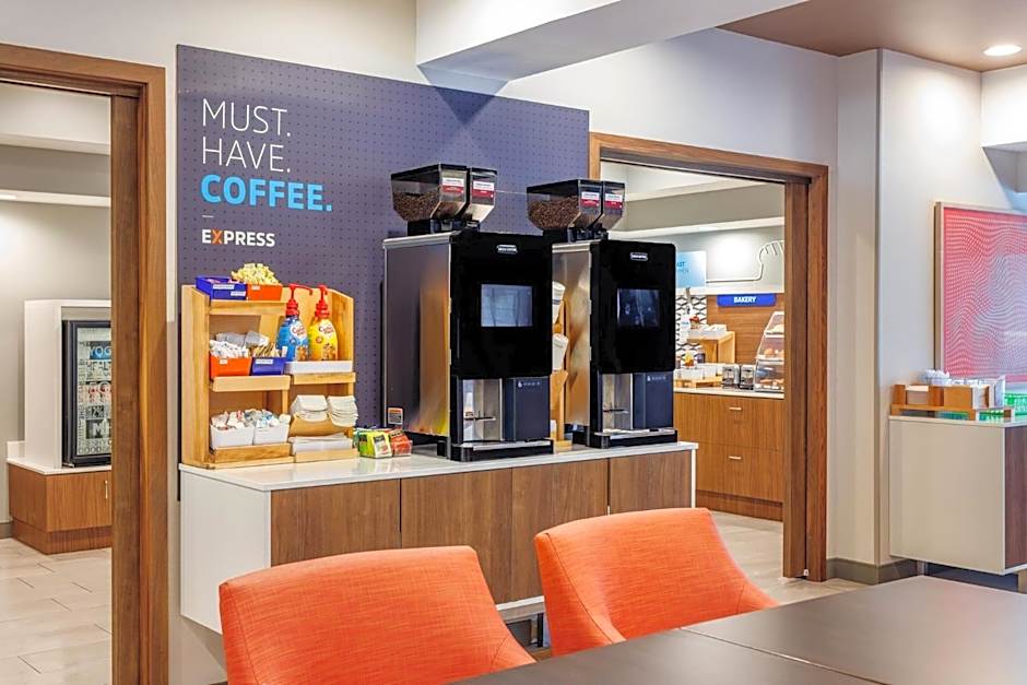 Holiday Inn Express & Suites Lancaster by IHG