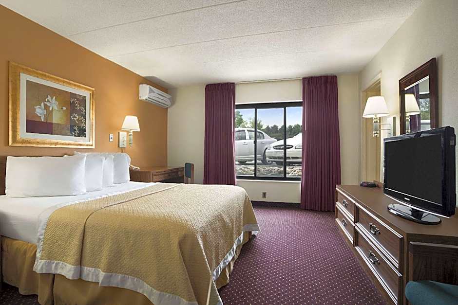 Ramada by Wyndham Pittsburgh/New Stanton
