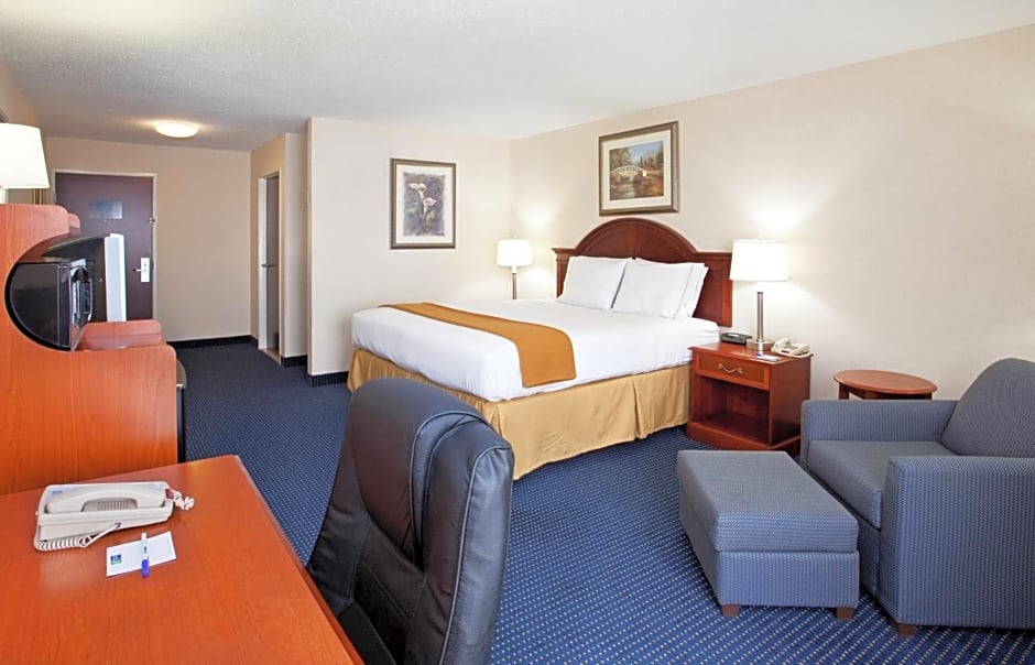 Holiday Inn Express Hotel & Suites Cleveland-Richfield