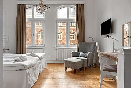 Standard Twin Room - Non-Smoking