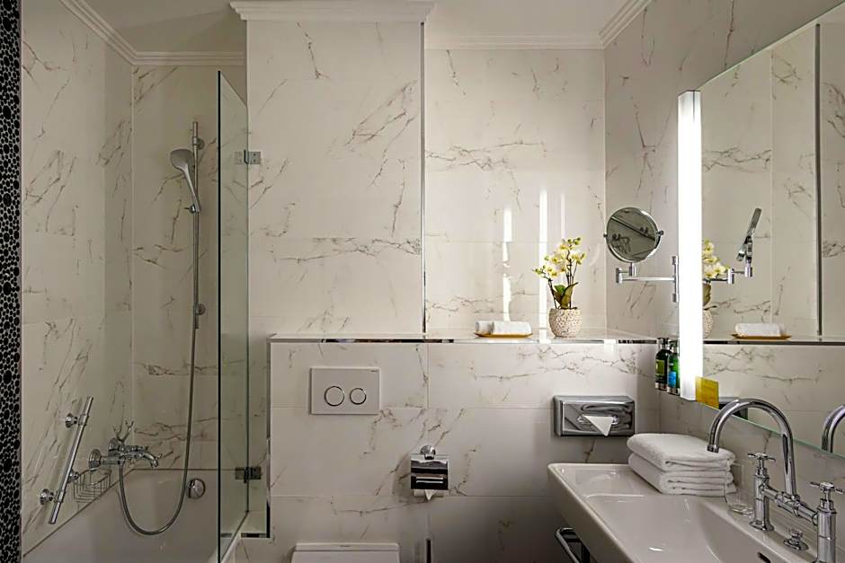 GRAND HOTEL SUISSE MAJESTIC, AUTOGRAPH COLLECTION