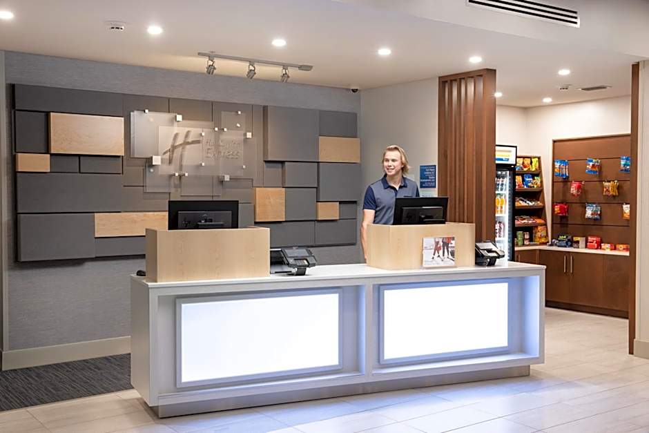 Holiday Inn Express & Suites Ft Myers Beach-Sanibel Gateway By IHG