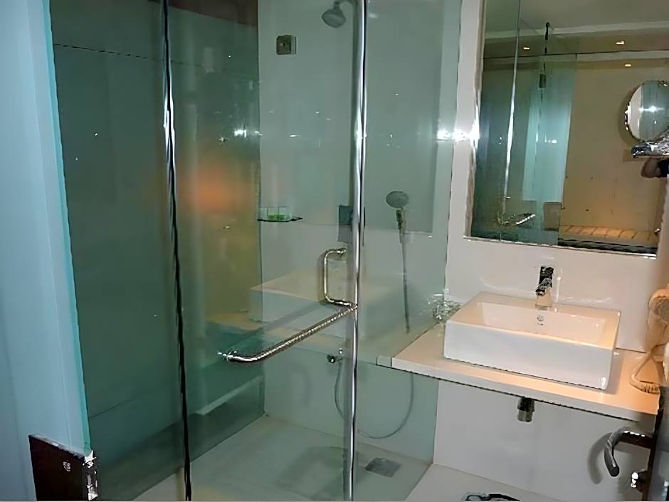 Majestic Court Sarovar Portico