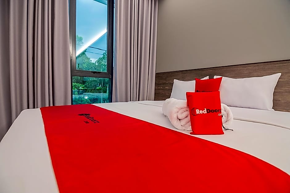 RedDoorz near Taman Rejomulyo