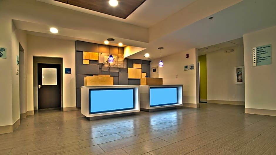 Holiday Inn Express & Suites Evansville North, an IHG Hotel
