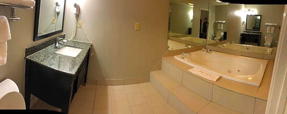 Deerfield Inn and Suites - Fairview