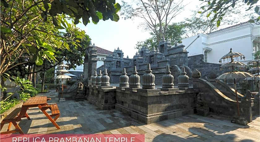 Ramada Suites By Wyndham Solo