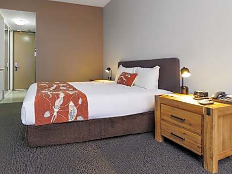 Standard room with 1 queen size bed