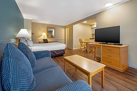 2 Queen Beds, Sofa Bed, Exterior Corridor