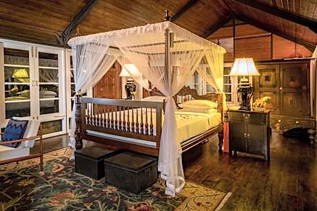 Suite with Mountain View