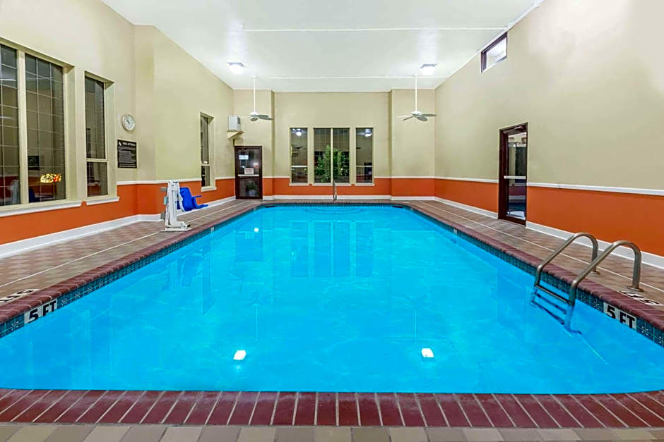 Super 8 by Wyndham Pine Bluff