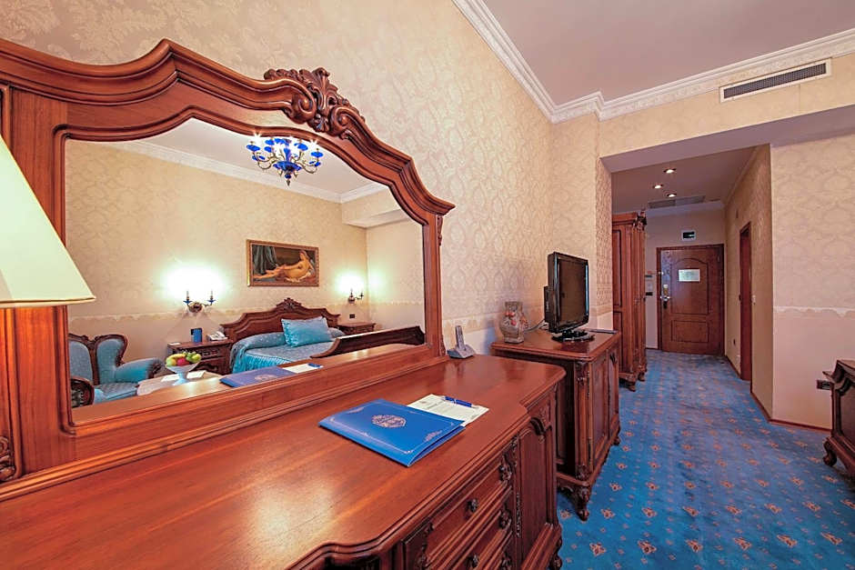 Grand Hotel London