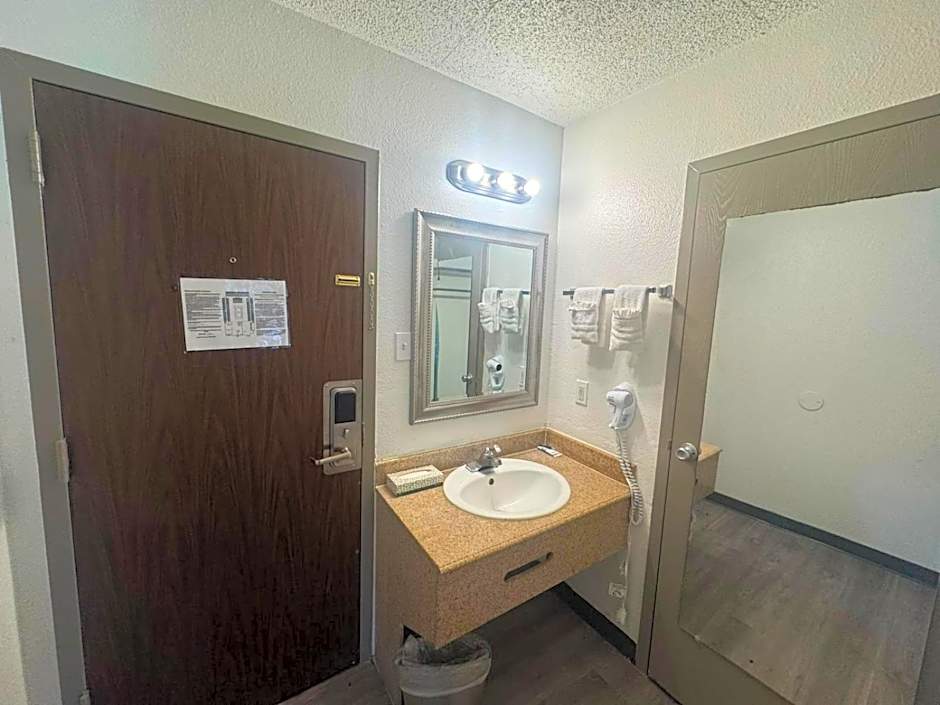 Express Inn & Suites